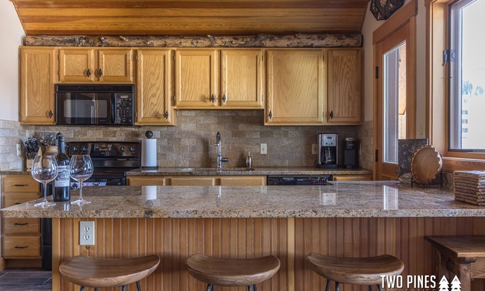 Big Sky Cabin | Deluxe Ski In/Out Chalet Walk to Mountain Village | Private Hot Tub, Fireplace