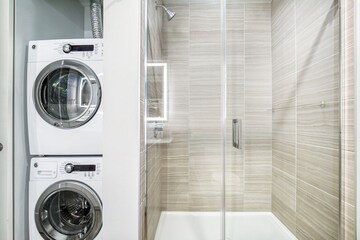 South Lake Union Apartment | Deluxe South Lake Union 1BR w/Gym, W/D, Space Needle view, by Blueground