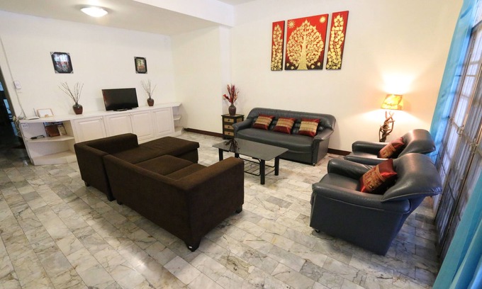 Old City House | *DELUXE Spacious Town HOUSE IN CHIANG MAI CITY -NEAR THE SUNDAY NIGHT MARKET!*