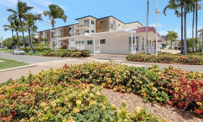 Emu Park Apartment | Deluxe Studio Unit 14