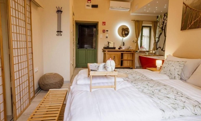 Szentendrei Apartment | Deluxe Suite with double bed - bathtub