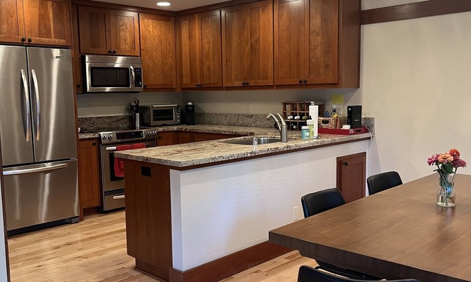 Tahoe Tavern Condo | Deluxe Tahoe Tavern 3 Bed/2 Bath Condo in Tahoe Tavern
