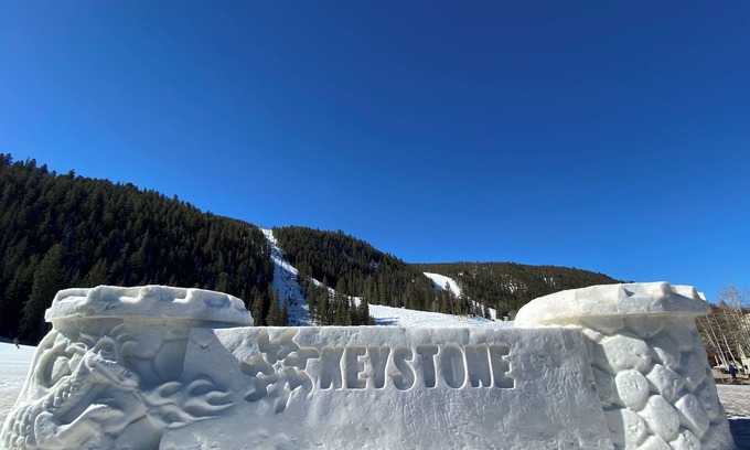 Mountain House Condo | Deluxe, Updated Studio close to Ski Lifts!