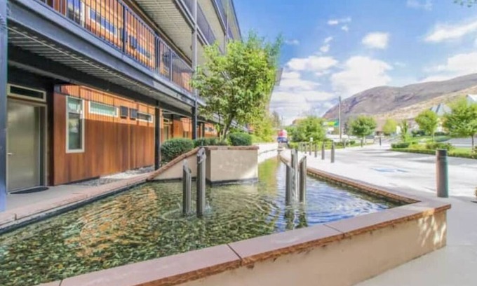 Chelan Condo | Deluxe View 2 Bedroom Chelan View Condo w/Extra Parking
