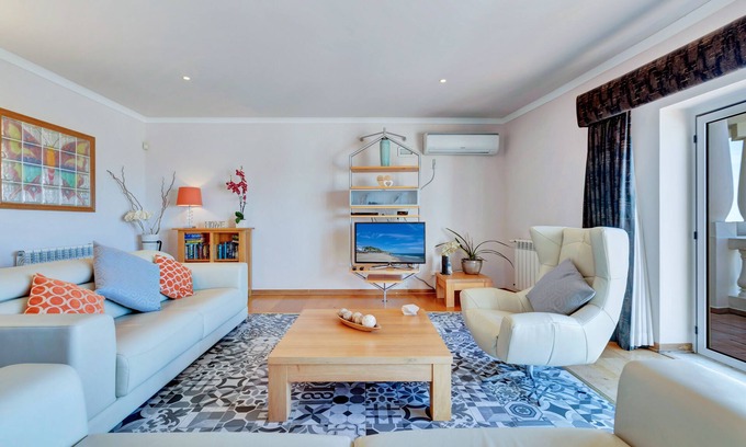 Vila do Bispo Villa | Deluxe Villa With Private Pool, Jacuzzi, Table Tennis, Games Room And Fibre WIFI