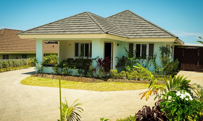 St. Ann's Bay House | Deluxe Vista Vacation Home 2