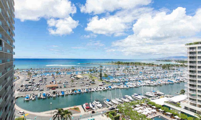 Waikiki Apartment | Deluxe Waikiki Ocean Front Suite - Ilikai