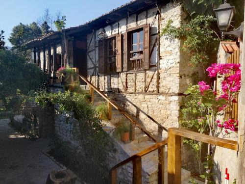 Konyaalti House | Demeter Rose Stonehouse Pansion
