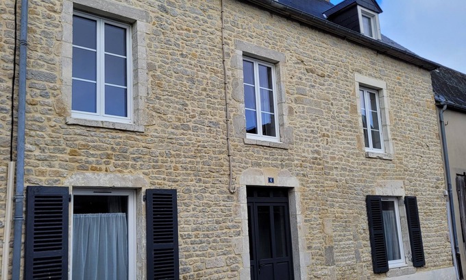 Sainte-Mere-Eglise House | Demeure Avec Spa, Espace Jeu, Babyfoot, Idéal Pour les Familles