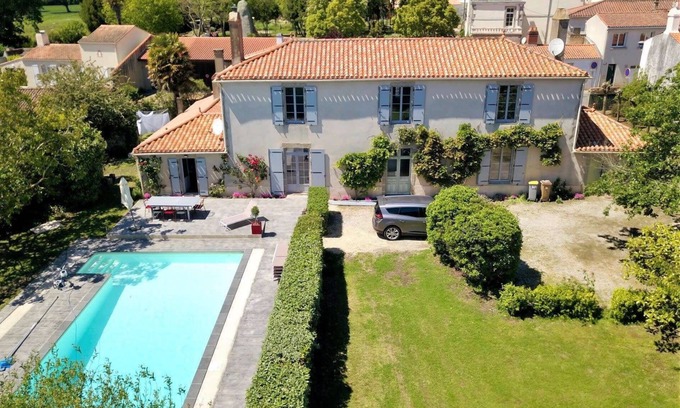 Avrille Villa | Demeure Clémenceau - very nice house with pool, in a parc, 10 sleeps