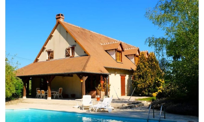 Cellettes House | Demeure DE Charme Avec Piscine et Billard et Velos