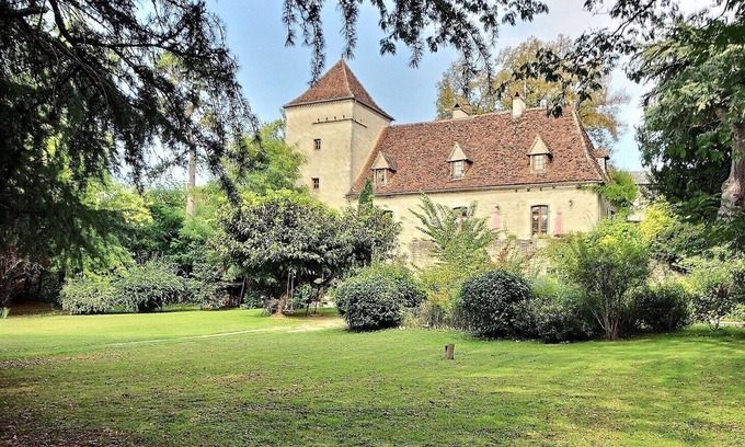 Saint Sozy House | Demeure de Charme Dans un Village du Quercy Avec un Parc, Tennis et Piscine