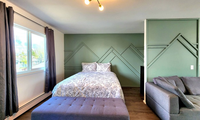 Sand Lake House | Denali Double House- 3 bedroom by airport and lakes!