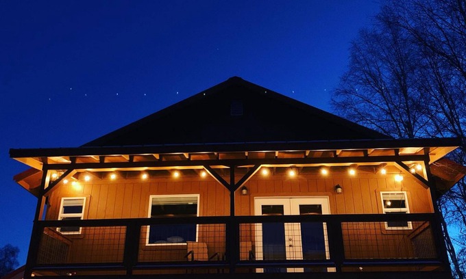 Trapper Creek Apartment | DENALI PENTHOUSE, lakefront near Talkeetna and Denali State Park