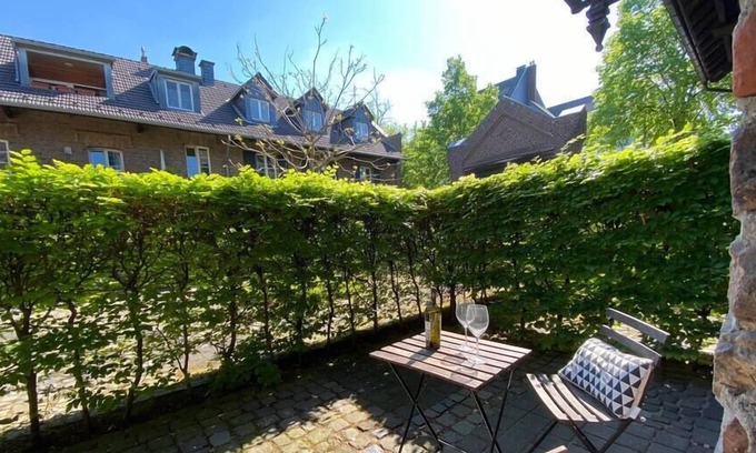 Dreikonigenviertel Apartment | Denkmalgeschützter Hof in Innenstadtlage