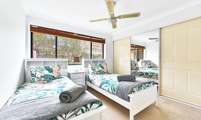 The Entrance North Apartment | Dennis Beach - 4 Bedroom Home