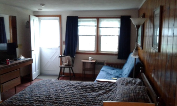 Dennis Port Apartment | Dennisport - Studio Condo w kitchenette - Walk to beach