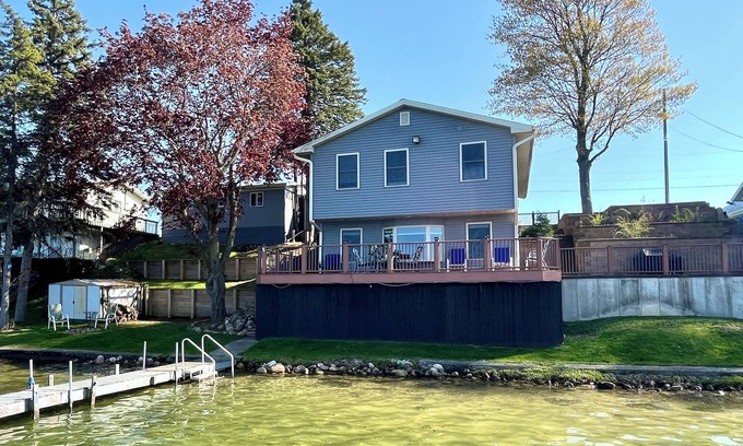 Sidney House | Derby Dreams lake house - private lake frontage!