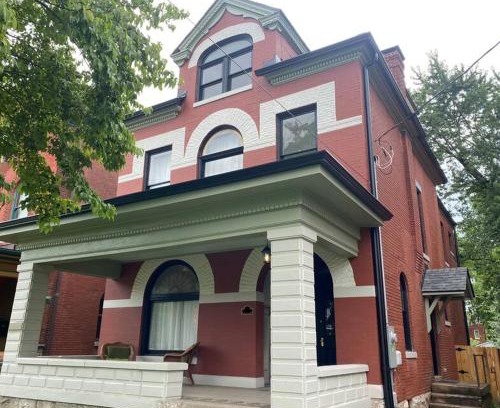Old Louisville House | DERBY LUXE 3-story Historic 6 min from Churchill