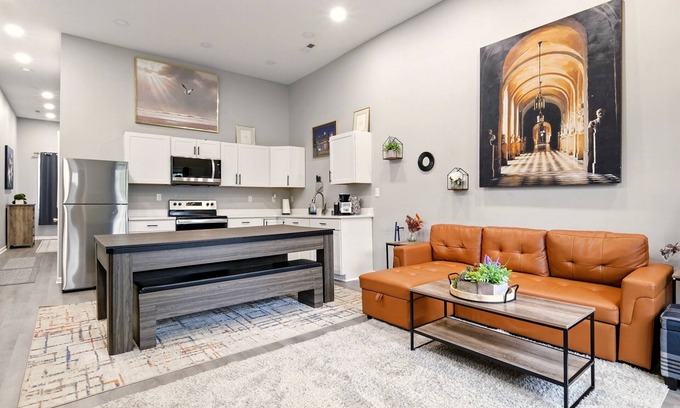 Shelby Park House | Derby Oasis- Home Away From Home