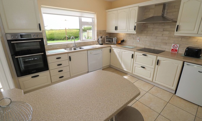 Enniskillen House | DERRYALLEN VIEW, pet friendly, with open fire in Enniskillen