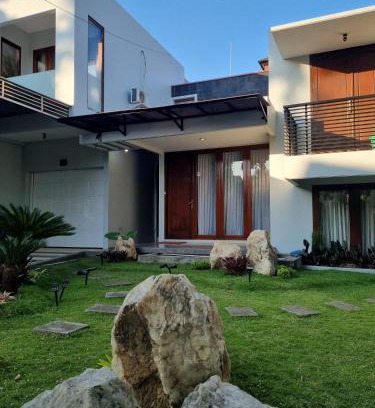 Klojen Villa | Derumah 35 Villa