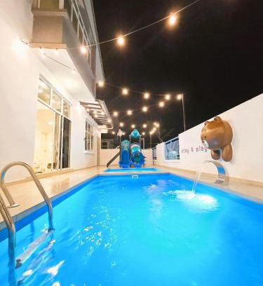 Bandar Penawar House | Desaru Kids Water Slide Pool & BBQ Homestay