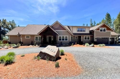 Oregon Water Wonderland House | Deschutes Daydream