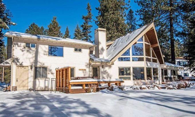Three Rivers House | Deschutes Riverfront Home - Meredith Lodging