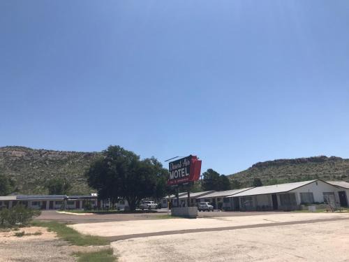 Sanderson Hotel | Desert Air Motel