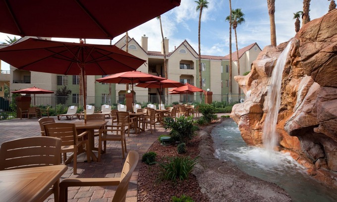 Las Vegas Villa | Desert Club offers the best of both Vegas experiences.