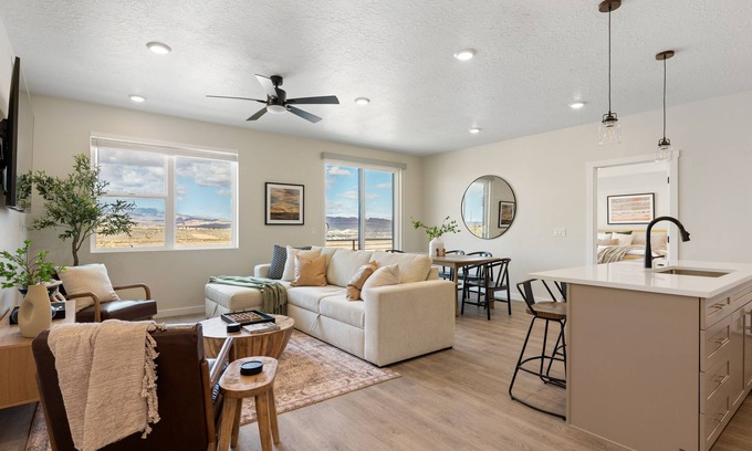 St. George Condo | Desert Daze Hideaway: Desert Color Lagoon + Beaches
