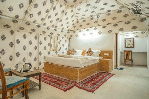 Kanoi Resort | Desert explain camp