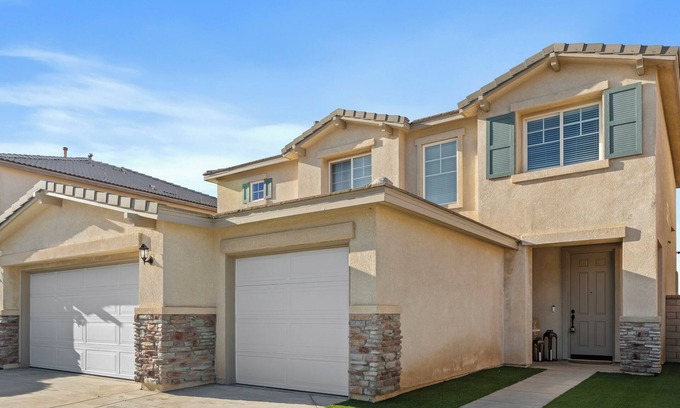Palmdale House | Desert Family Oasis 4BR Near Trails Attractions