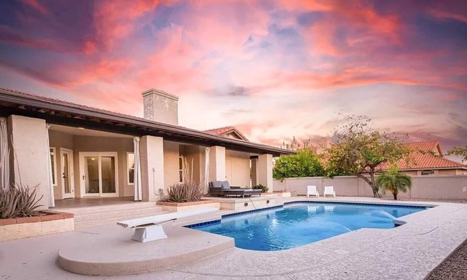 Mesa House | Desert Getaway | Heated Pool, Mini Golf & Games