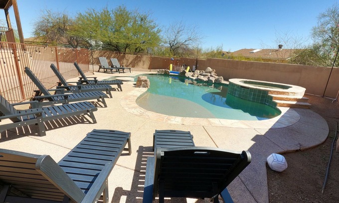 Tucson House | Desert Hills Fun Home! Pool/Spa/6Bedroom/8Bed/Movie Theater Sleeps 15 people