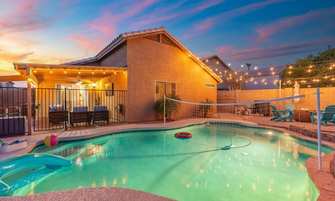 Greenfield Lakes House | Desert Oasis: 3BR Home with Heated Pool Near San Tan Mall