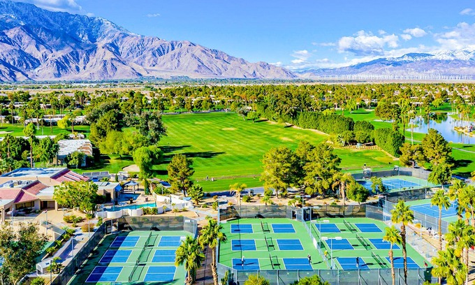 Palm Springs Condo | Desert Oasis on private golf course, steps to pool & hot tub - tennis & spa
