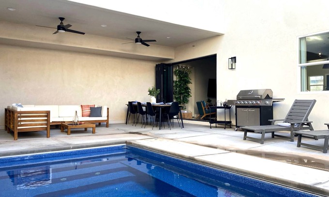 Hurricane House | Desert Playground! *new* Sleeps 30, Private Pool! Games!