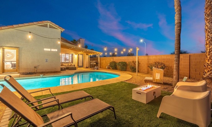Chandler House | Desert Tails! Most pet friendly. Pool & fire pit.