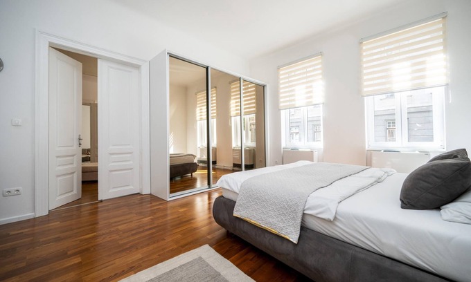 Old Town Apartment | Design 2BDR Apartment- Main Street