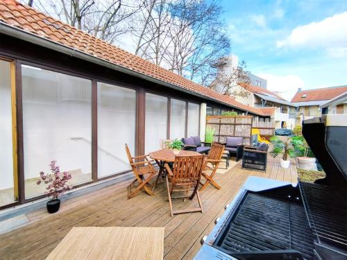 Mitte Apartment | Design-Apartmenthaus für bis zu 12, modern, Dachterrasse, Grill, ruhige Lage, Disney plus, Wii, LAN und WLAN