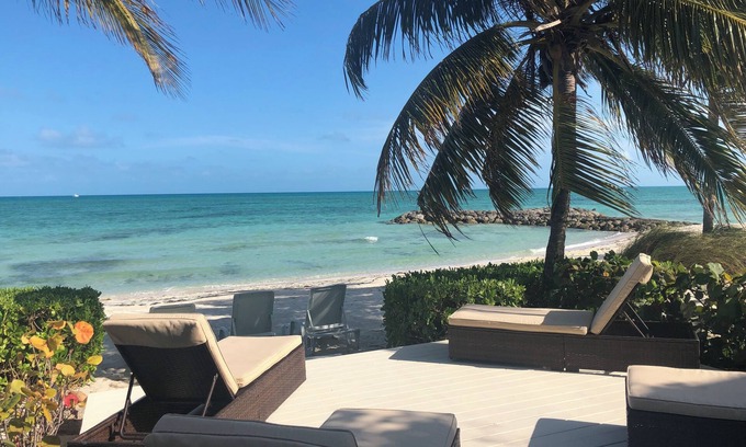 Palm Cay House | DESIGN STUNNING LUXURY BEACH-HOUSE FULLY RENOVATED 5 Stars L