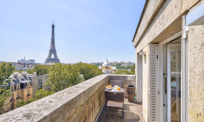 Quartier du Gros-Caillou Apartment | Designed Studio with A/C-Terrasse Vue Tour Eiffel