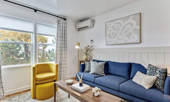 East Central Apartment | Designer 2 bd apt/1 King Bed/blocks from U of U