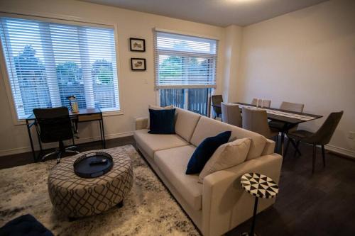 Grimsby Villa | Designer 3-Bedroom executive townhouse