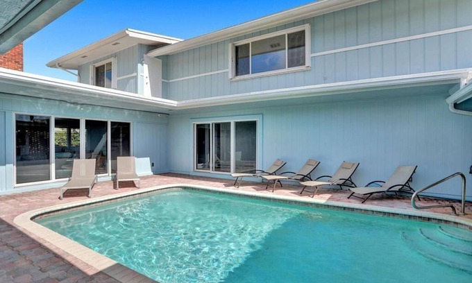 Cypress Lakes Villa | Designer 6 Bedroom | Game Room | 10 Min To Beach!