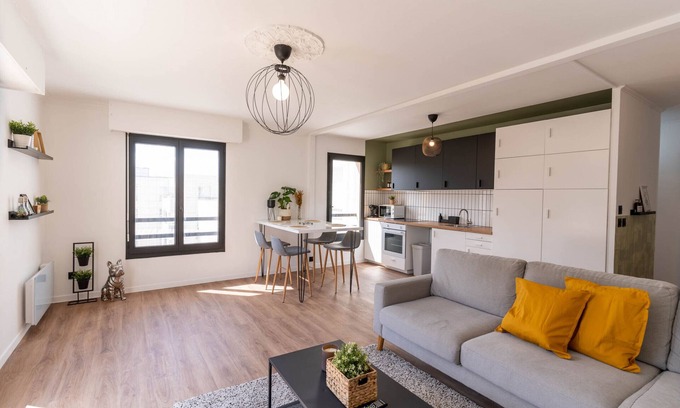 Cergy Apartment | ★ Designer apartment ★ Balcony ★ Private parking