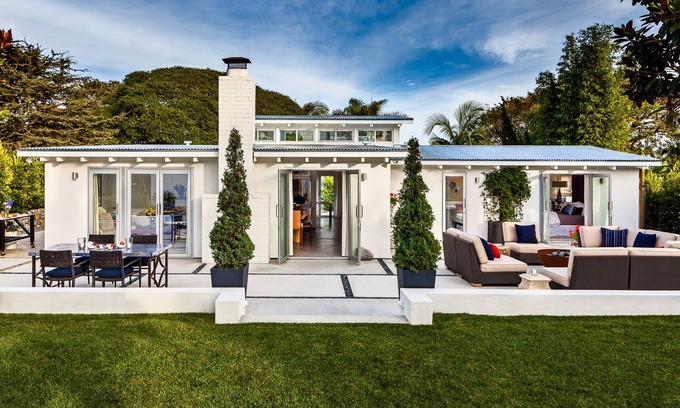 West Mesa House | Designer Beach House, West Mesa Beach Arean2 min walk to beach stairs