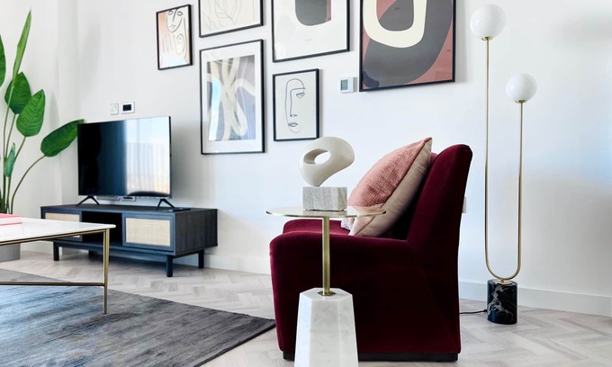 Stratford Apartment | Designer Chic, In Vibrant London Olympic Park